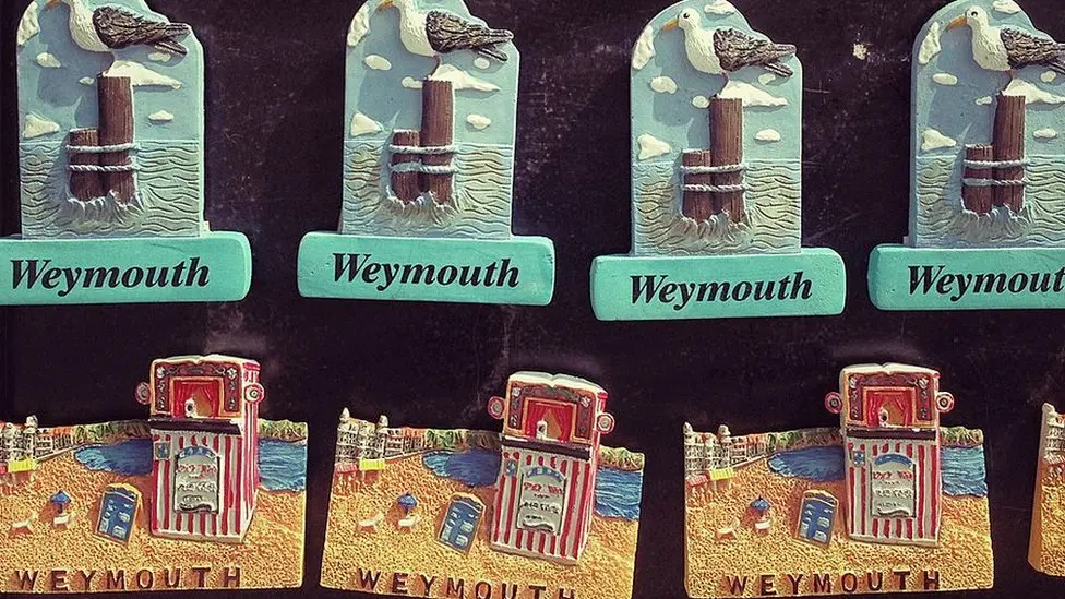 Fridge magnets help holiday memories better than photos